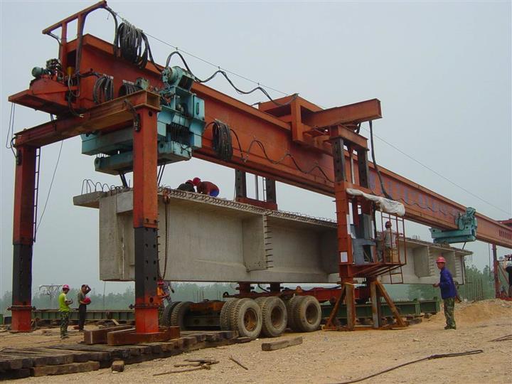 銅陵長江大橋 cwq-400噸型步履式桅桿起重機-橋機研制-中鐵九橋