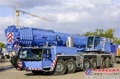 利勃海爾三臺新的移動式起重機(jī)交付匈牙利cs-G&eacute;p公司