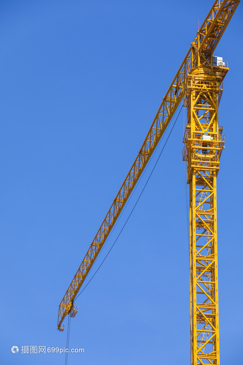 建設(shè)工地塔吊特寫(xiě)